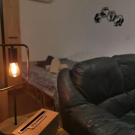 아파트 Tiny Hideaway - Charming By Sea Garden 바르나