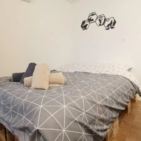 Apartment Tiny Hideaway - Charming One-room *