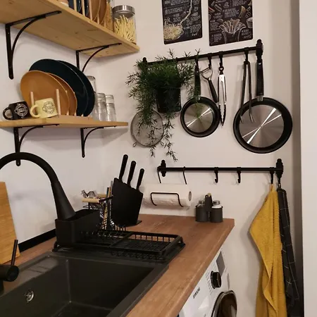 Tiny Hideaway - Charming One-room *