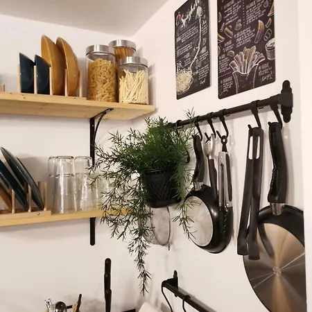 Tiny Hideaway - Charming By Sea Garden *