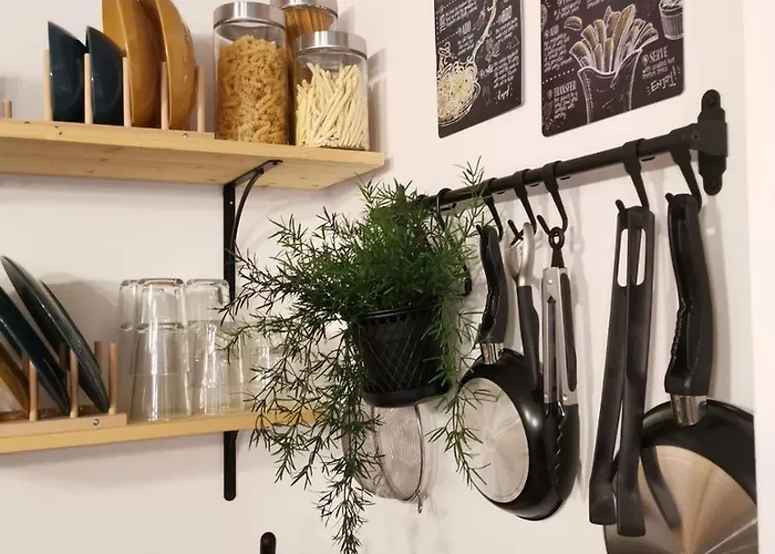 Tiny Hideaway - Charming By Sea Garden *