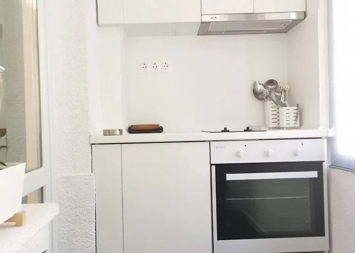 Tiny Hideaway - Charming By Sea Garden Апартаменты *