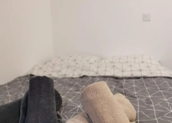 Tiny Hideaway - Charming By Sea Garden *