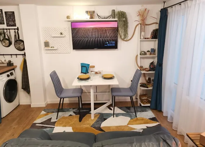 Tiny Hideaway - Charming By Sea Garden Апартаменты